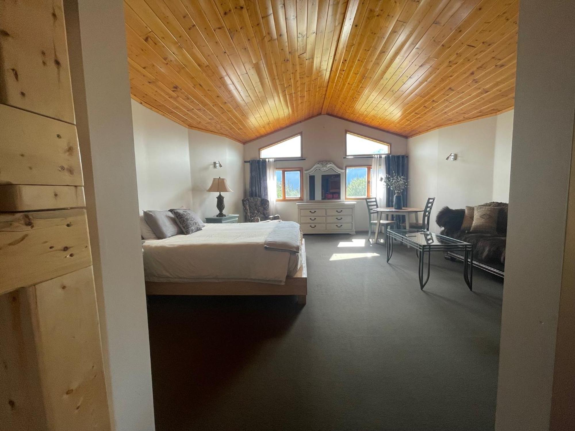Mount Logan Ecolodge & Retreat Center เฮนส์จังก์ชัน ภายนอก รูปภาพ