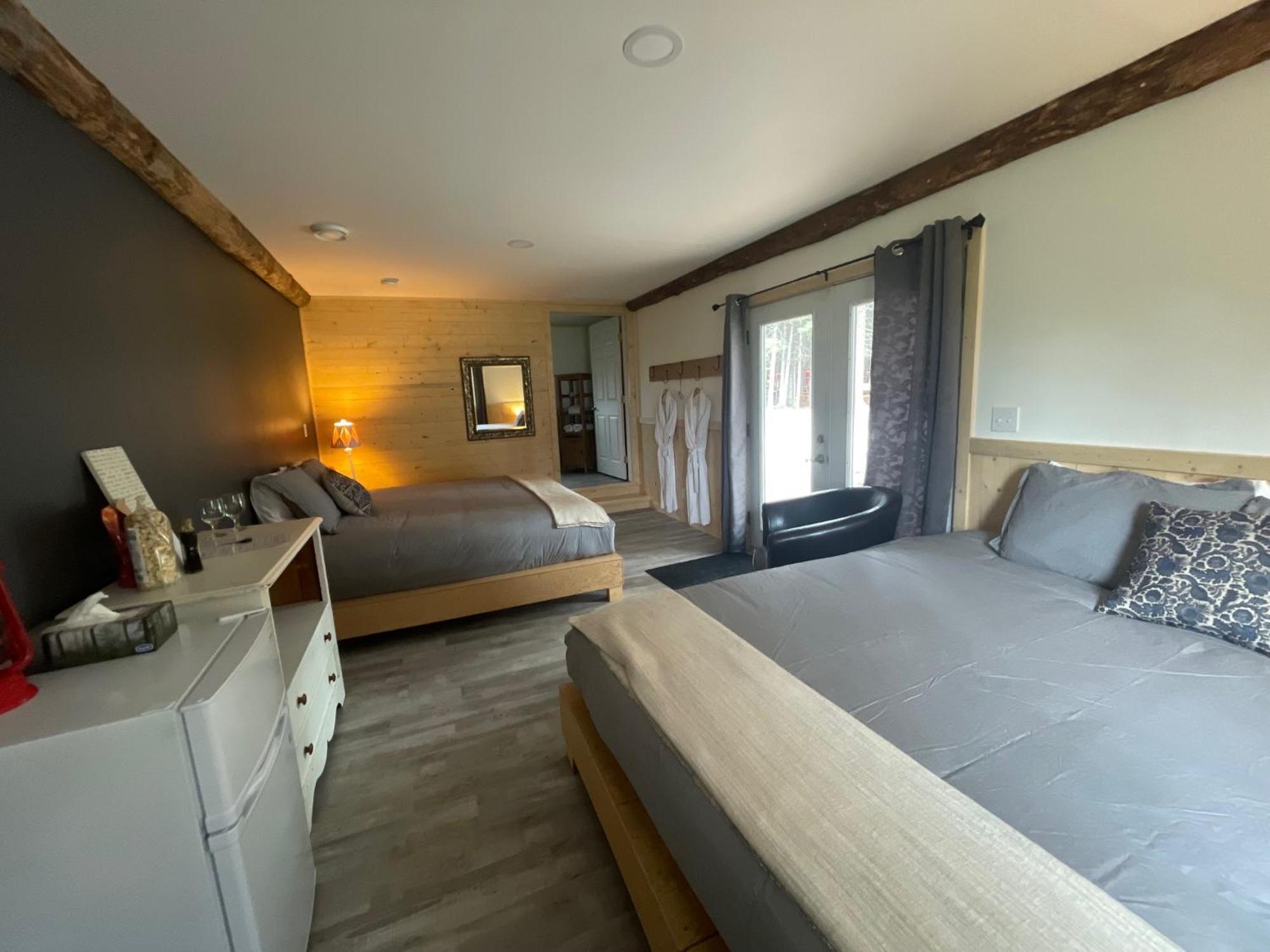 Mount Logan Ecolodge & Retreat Center เฮนส์จังก์ชัน ภายนอก รูปภาพ